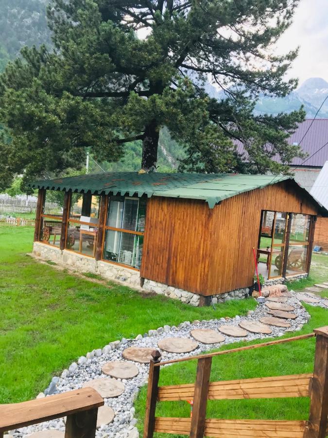 'Gurra Family' Guesthouse Theth Exteriör bild